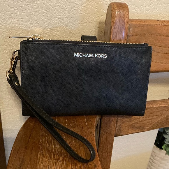 Michael Kors Handbags - Michael Kors Double Zip Wallet Wristlet Like New!